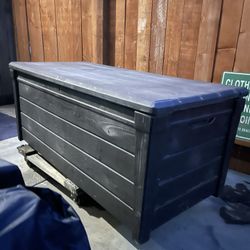 Keter 100 Gallon Deck Box Brown-Used Good