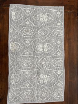 The Big One® Quilted King Pillow Sham – Gray Geometric Pattern