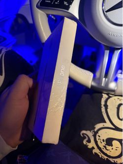 iPhone 17 box