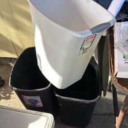 Trash Cans 