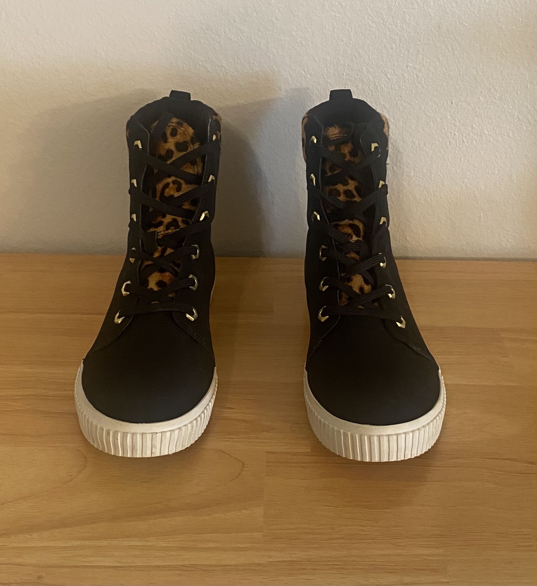 Timberland Skyla Bay 6IN Boot Black Leather Size 9 Women's Shoe_Gently used
