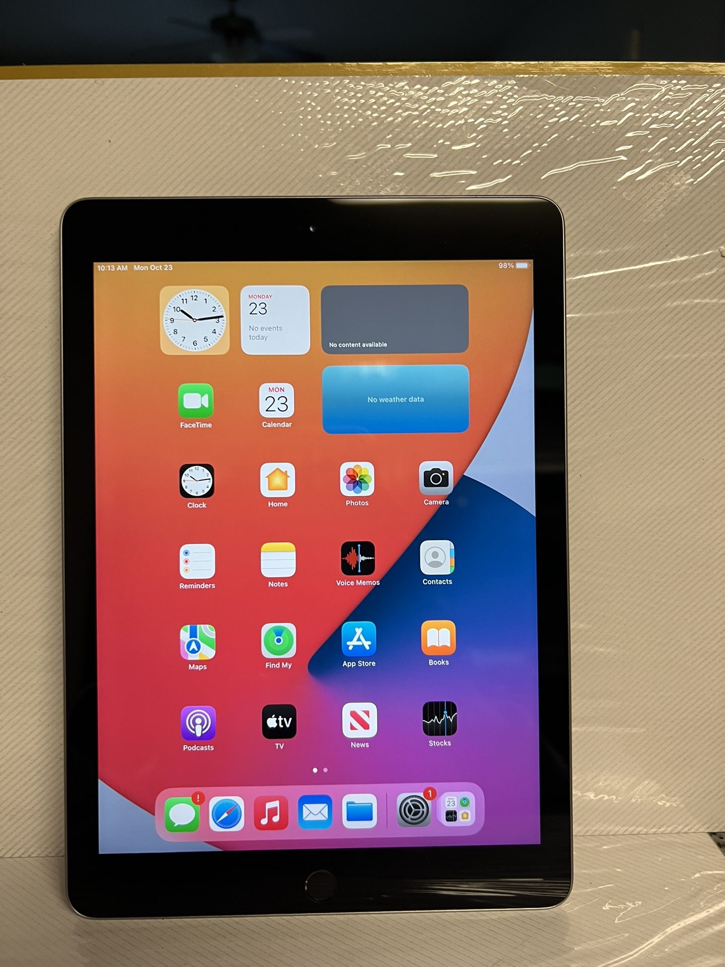 6th Gen Apple iPad 32GB Wi-Fi Gray 