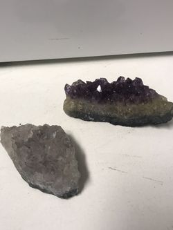 Set 2 pictures and 2 Raw stone crystal