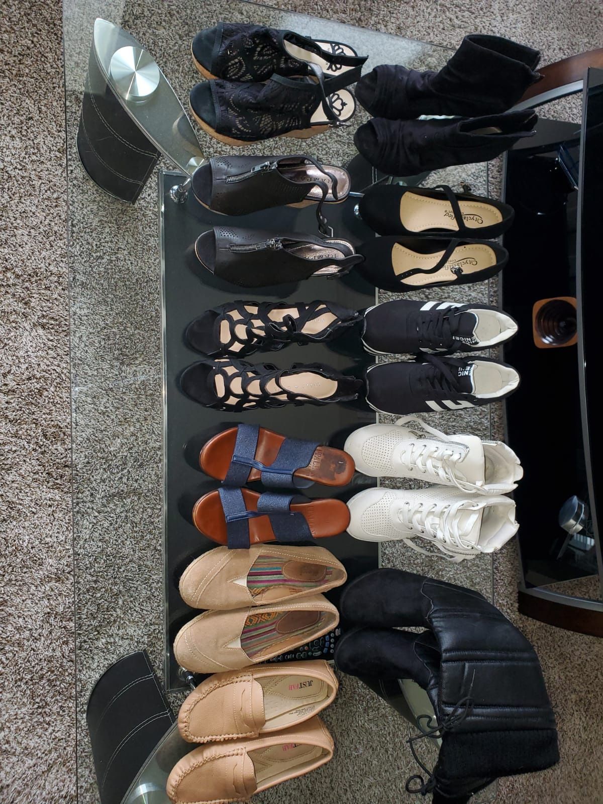 Size 6 women’s shoes all for $100 plus another pair not in picture