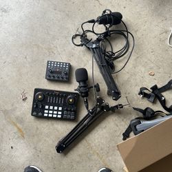 Full Podcasting Set Up, Ready To Go