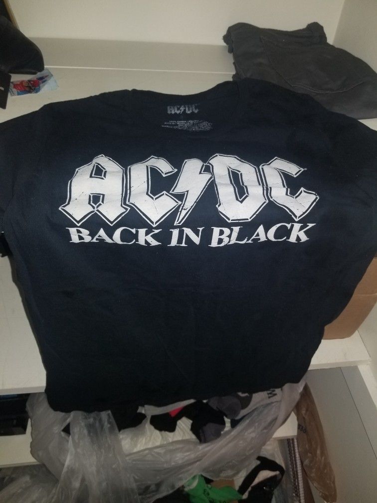 ACDC BACK IN BLACK SHIRT SMALL