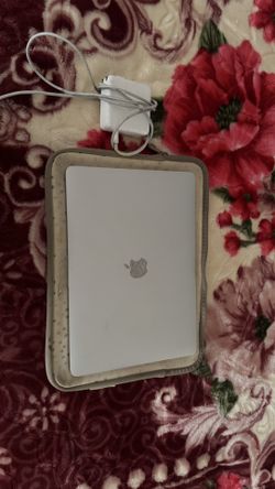 Mac Book Laptop