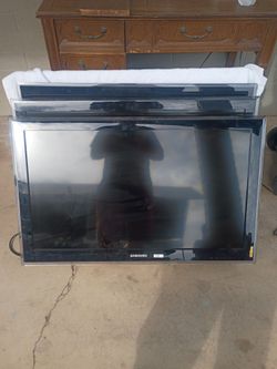 32-in Samsung TVs