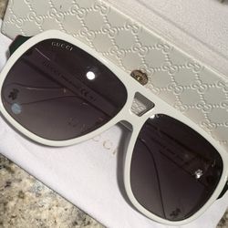 🎇GUCCI🎇 😍🥰”KIDS GUCCI SUNGLASSES W/ ORIGINAL CASE”🥰😍