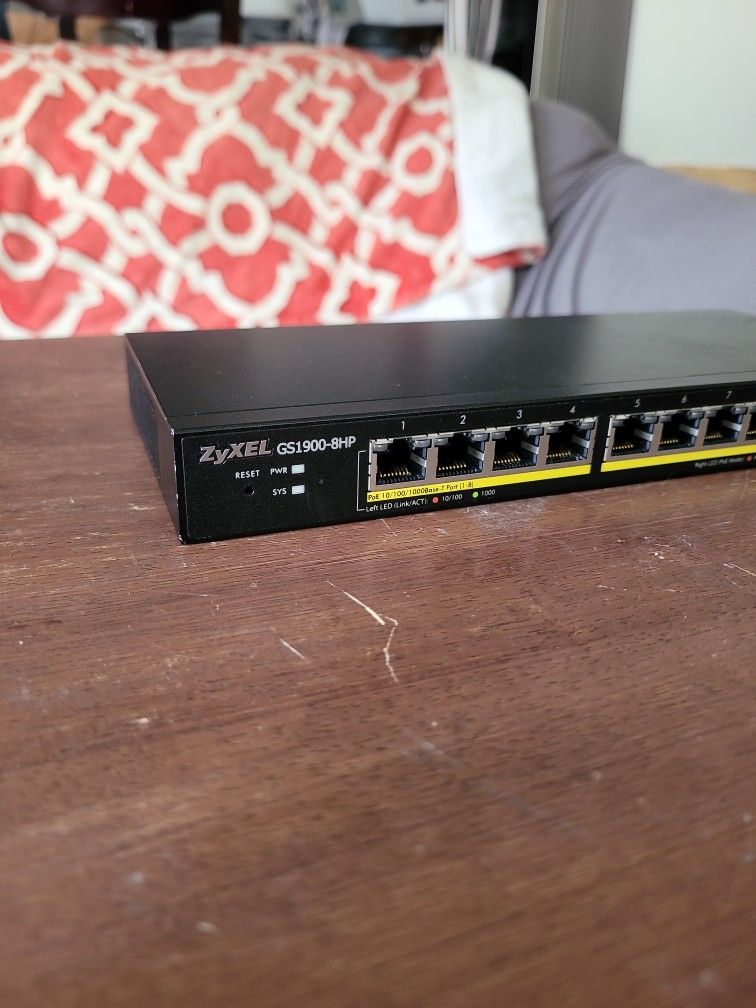 ZYXEL 8-Port PoE Switch Gigabit Ethernet Smart (GS1900-8HP REV 03F) -  Managed, with 8x PoE+ @ 70W, Desktop or Wall mount. Limited Lifetime  Protection