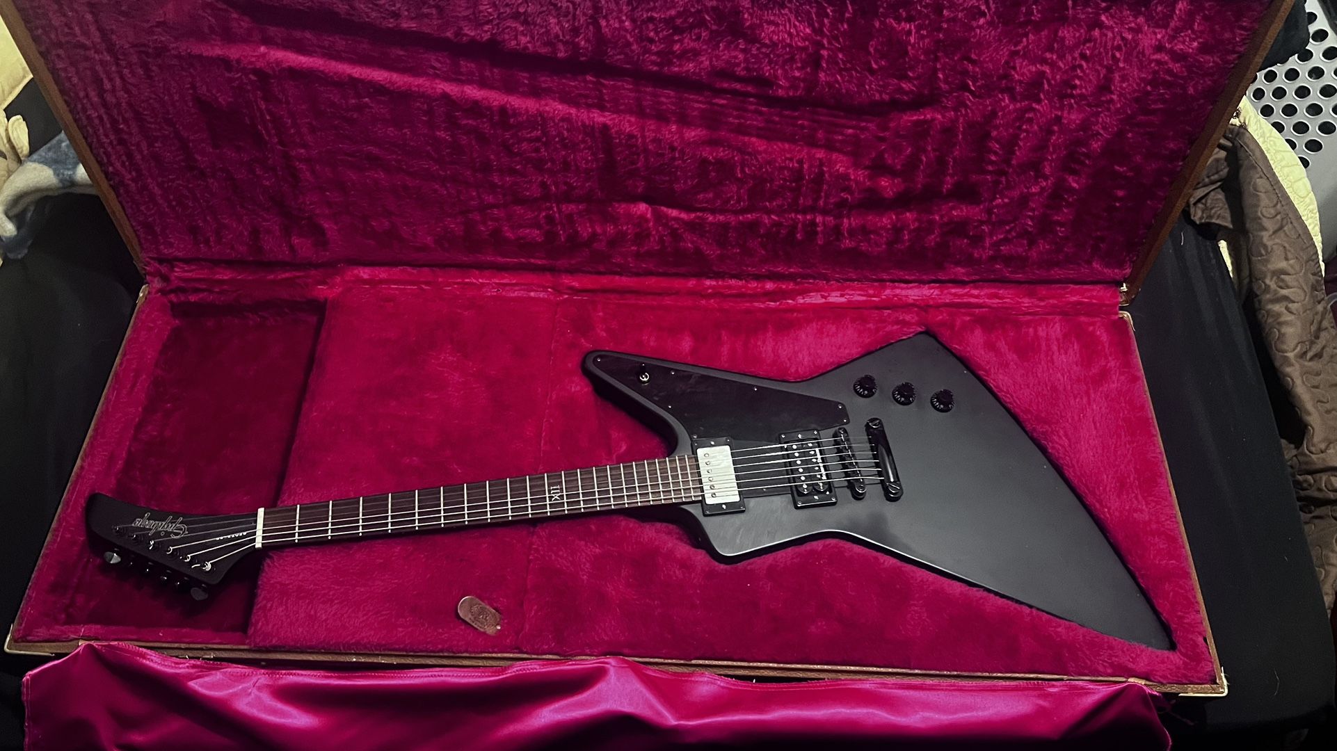 Epiphone Goth Explorer w/Gibson Case 2002 - Matte Black