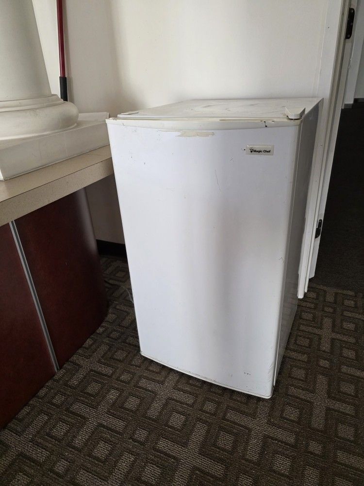 Various Office Furniture for sale, 1st come 1st serve