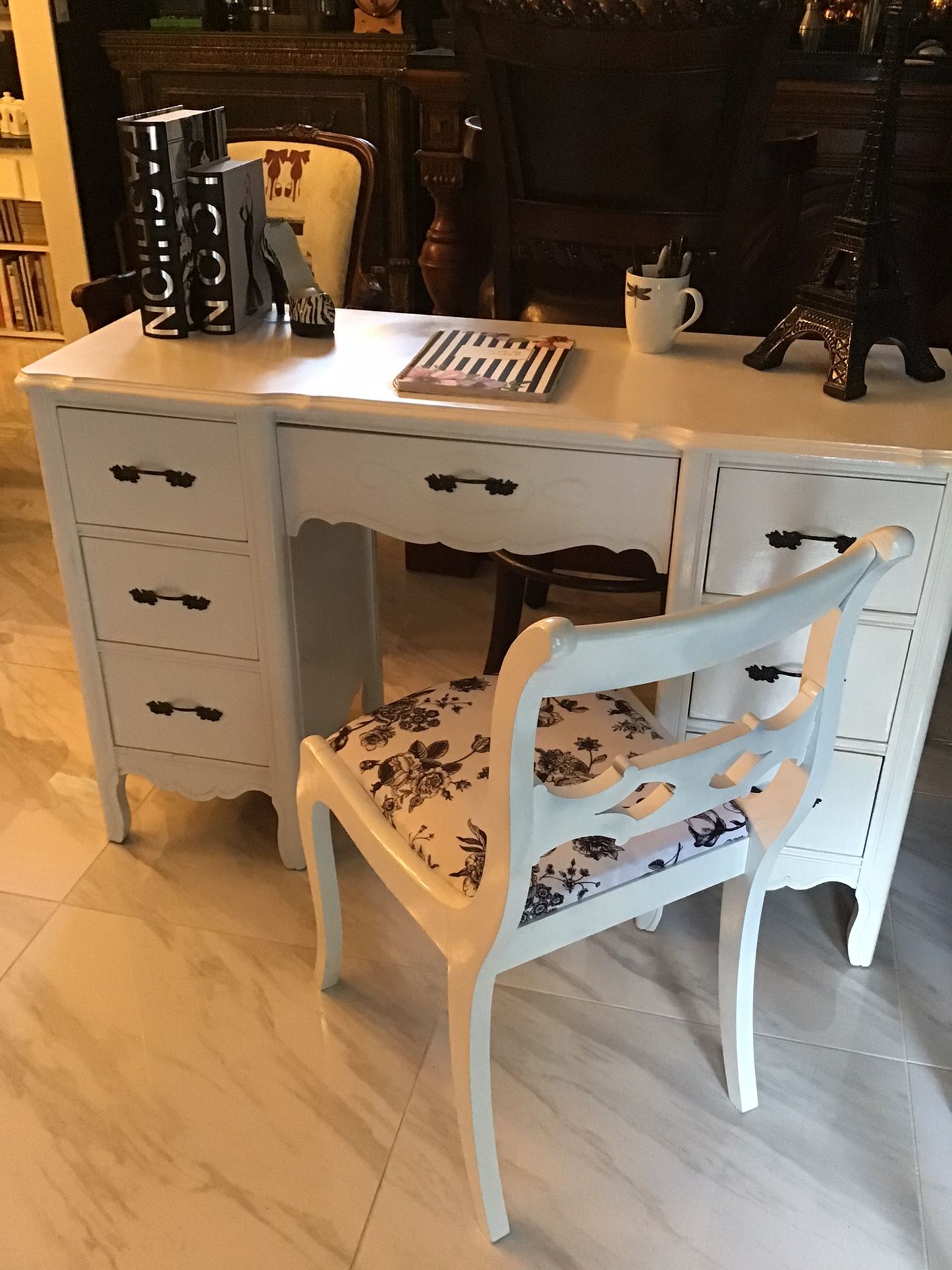 Vanity/desk And Coordinating Chair