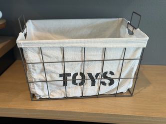 Toy storage bin