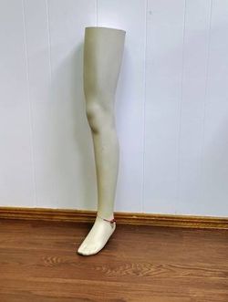 Size 9.5-10 Womans Foot Vintage Mannequin Leg Tip Toe Mdl TB-11