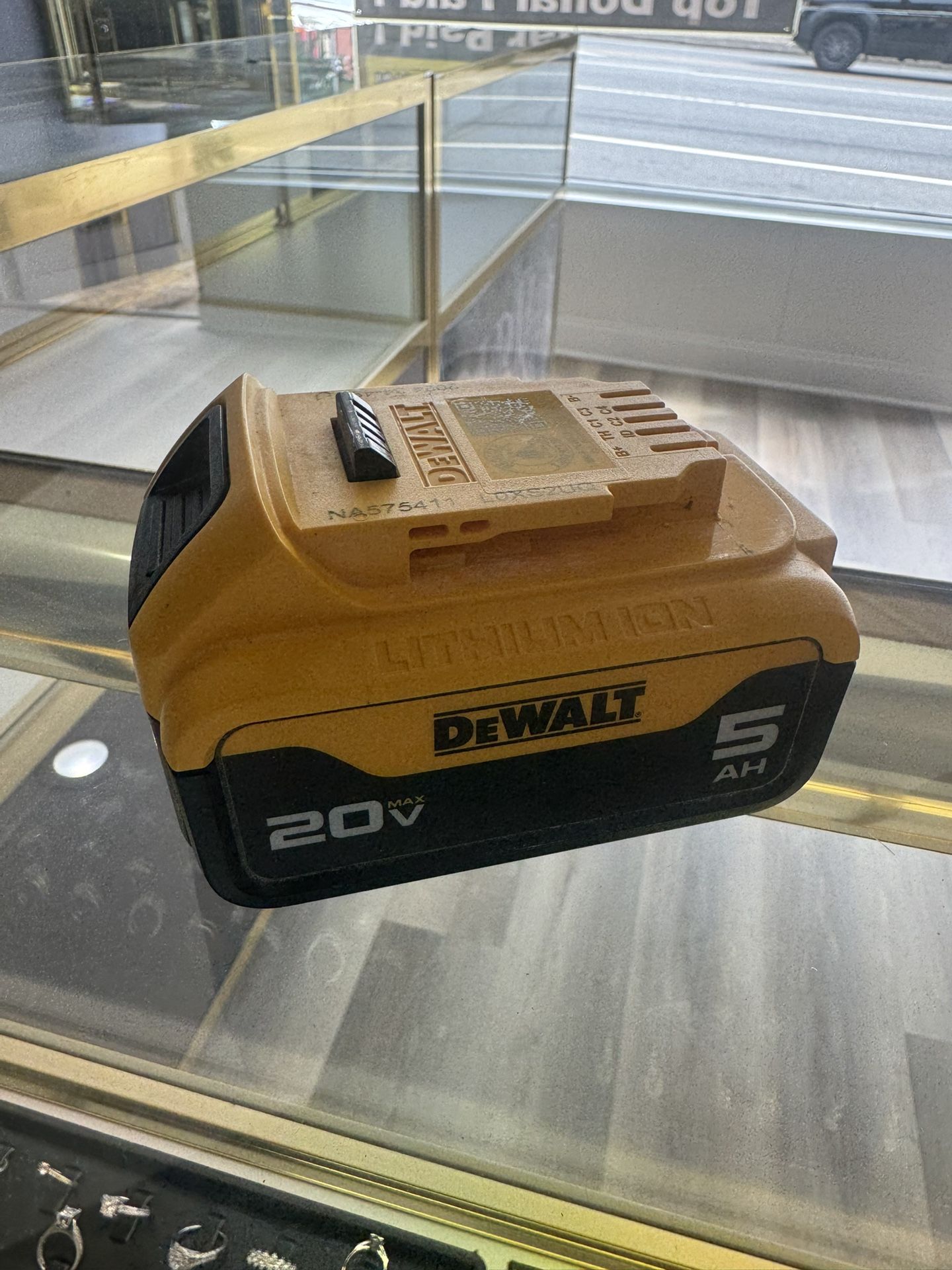 Dewalt Lithium Ion battery 20v max 5ah