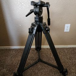 Dracast Tripod With Fluid Head