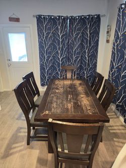 Table/chairs