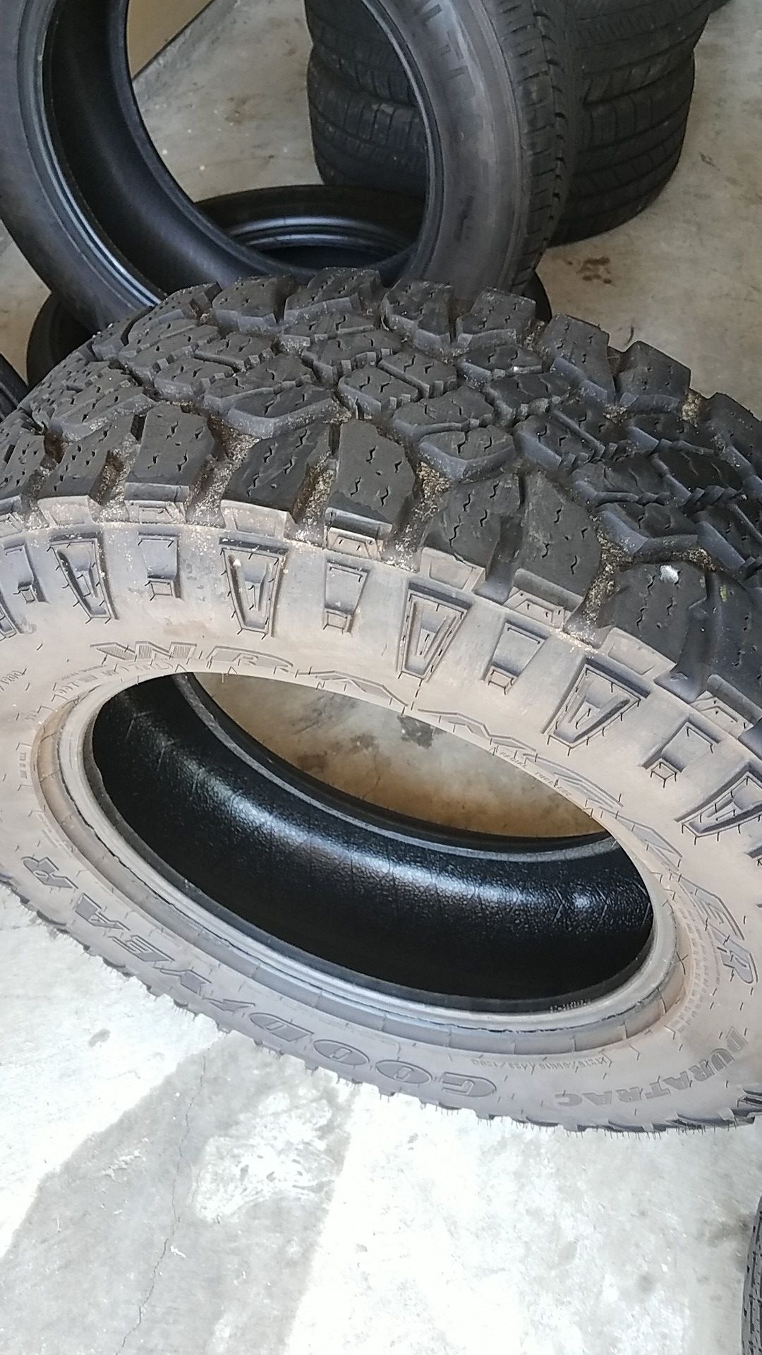 Goodyear Wrangler DuraTrac 10 ply 275 65 18 2756518 tire for Sale in  Arlington, TX - OfferUp