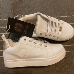 SUPER CUTE VINCE CAMUTO LITTLE GIRLS SNEAKERS-size 3
