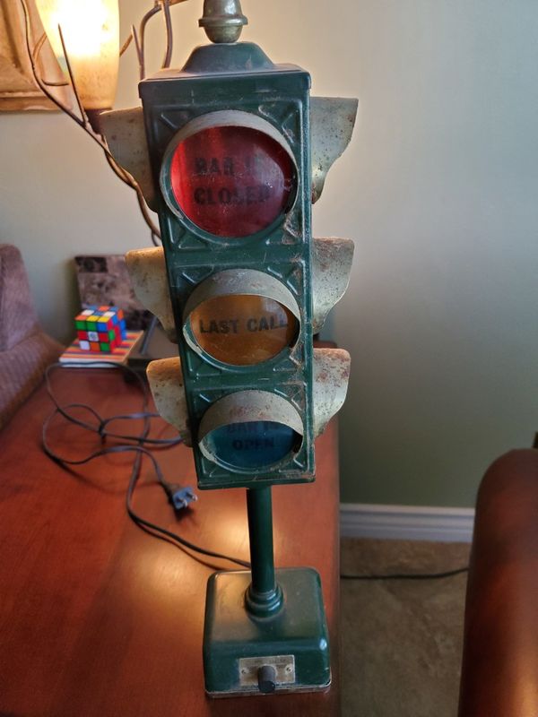 Vintage novelty traffic signal bar lamp for Sale in City of Industry