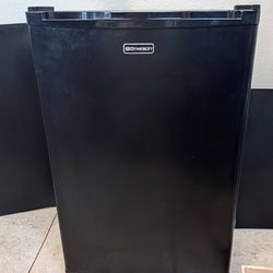 Emerson compact mini refrigerator $50