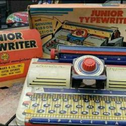 Vintage Marx Junior typewriter w/ original box - Tin Litho Toy