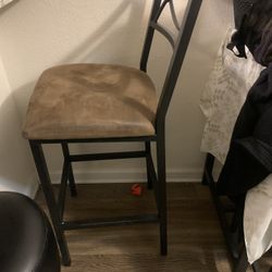 2 Bar Stools 