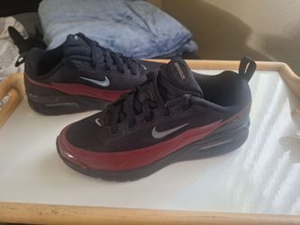 NIKE AIR MAX  SIZE 7Y