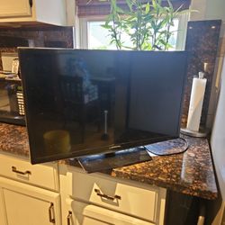 28" Class H4000 LED TV