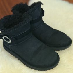 UGG 