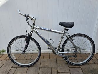 Beautiful mint Pacific 6500 all aluminum light weight mountain bike size Large