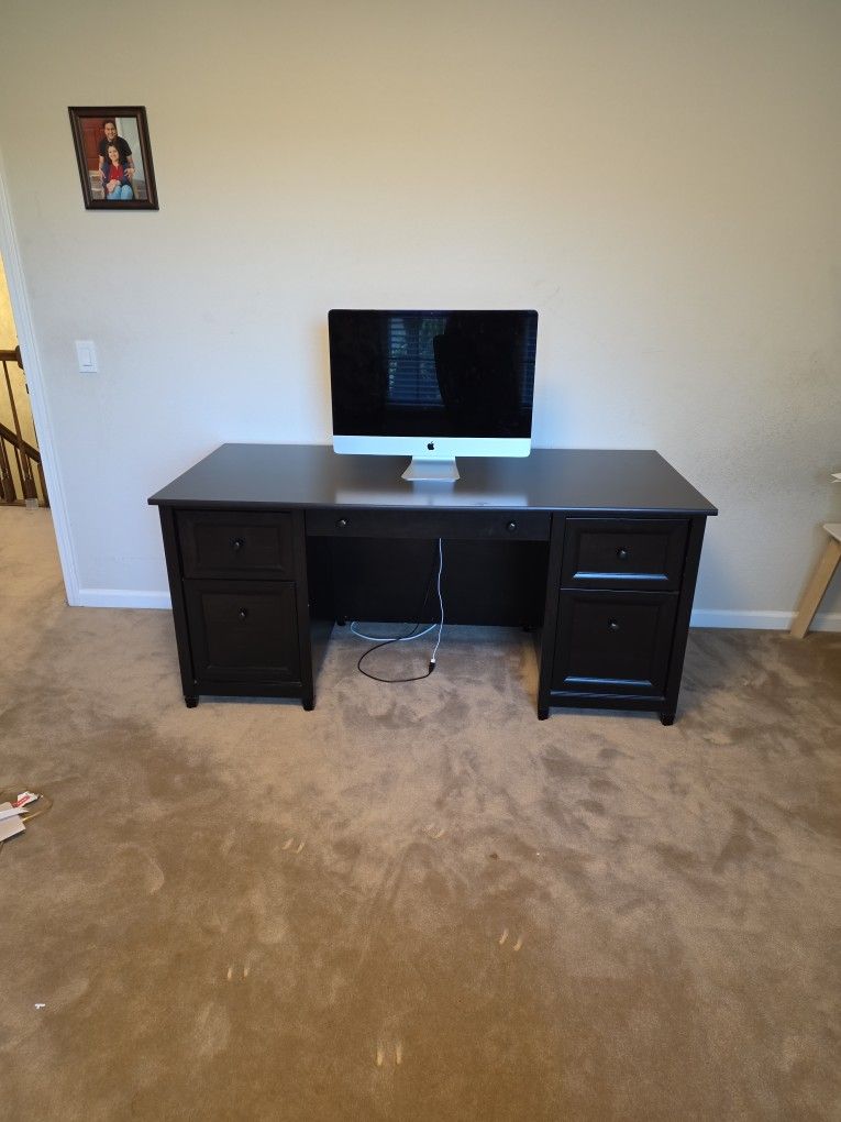 Computer table
