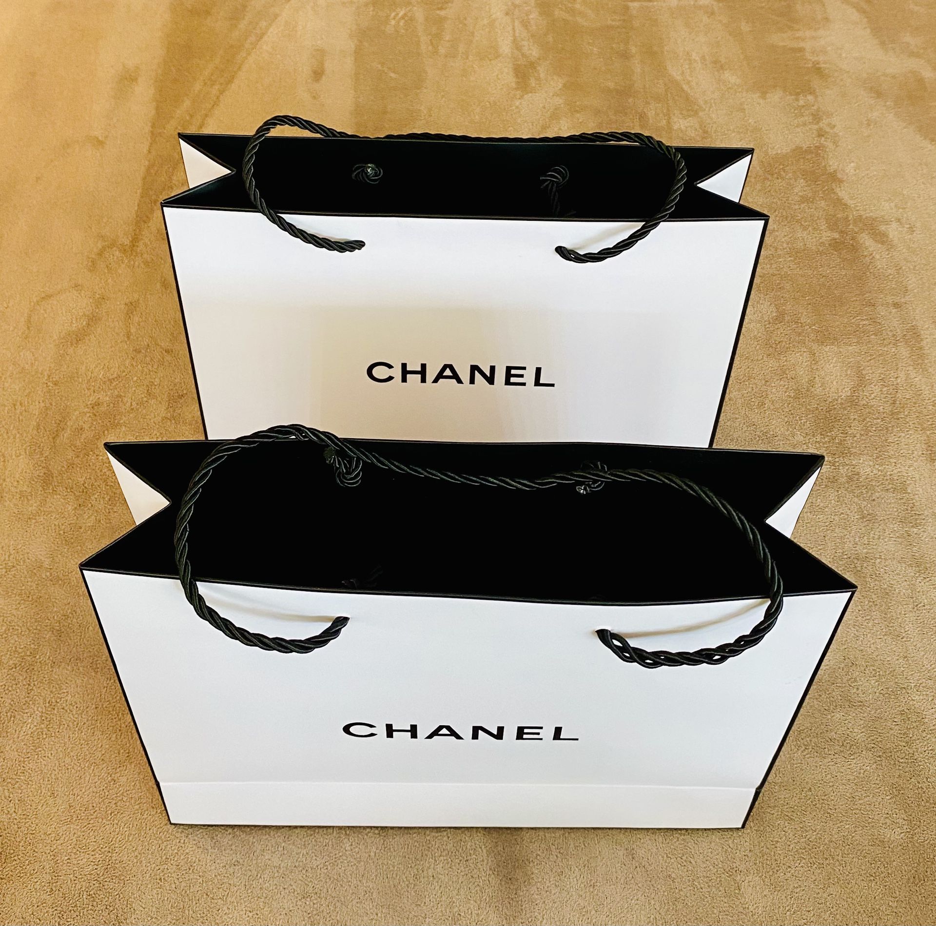 Chanel - Shopping Bag