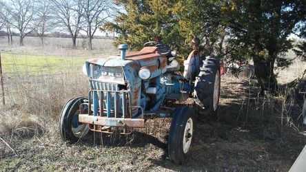 Ford 2000 gas tractor