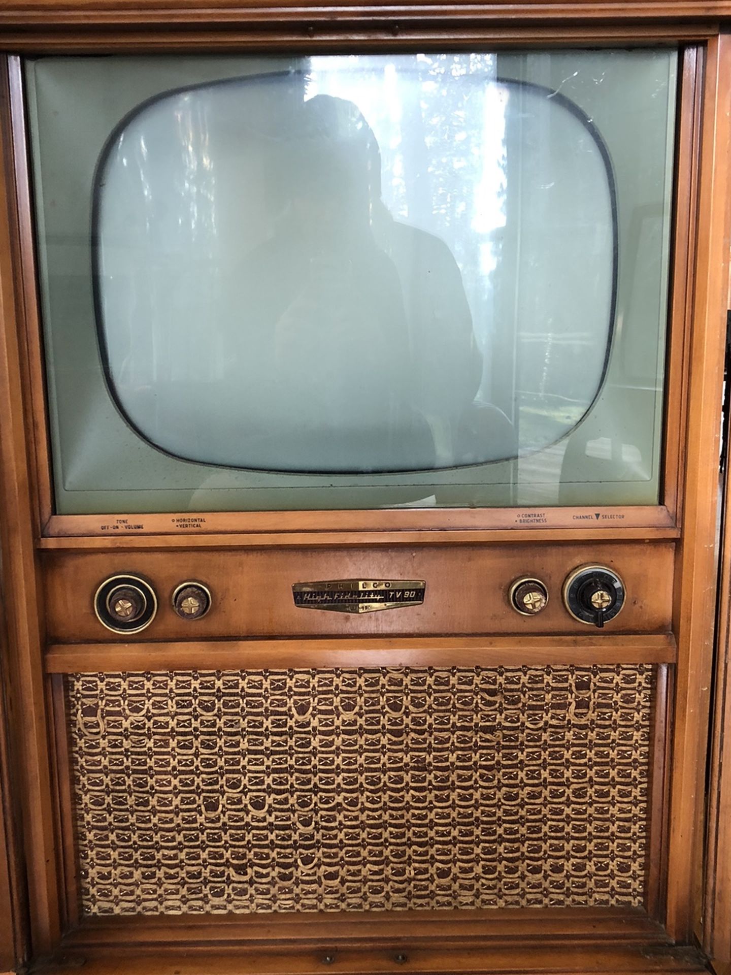 Beautiful 1950s Philco high Fidelity TV 80 television in wood cabinet