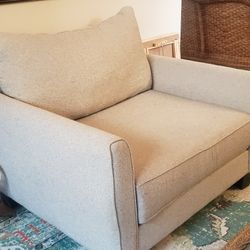 Loves it 4 foot wide and almost 4 From the back to the front kind of oversized love seat we paid $700 for it Selling it for $275