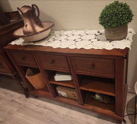 Winners Only Cherry Wood 3-Drawer Sofa Table / Console Cabinet.