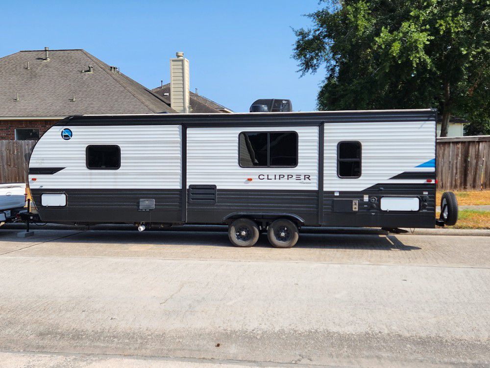 32 Foot RV 2020 In Excellent Condition
