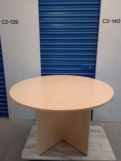 Round Table In Good Conditions disassembled for easy transport