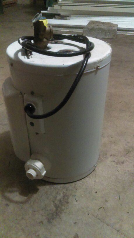 Electric water heater (4 gallons)