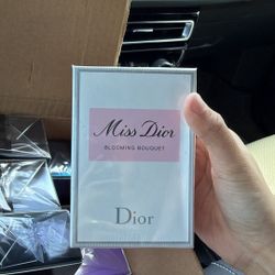 Miss dior perfume