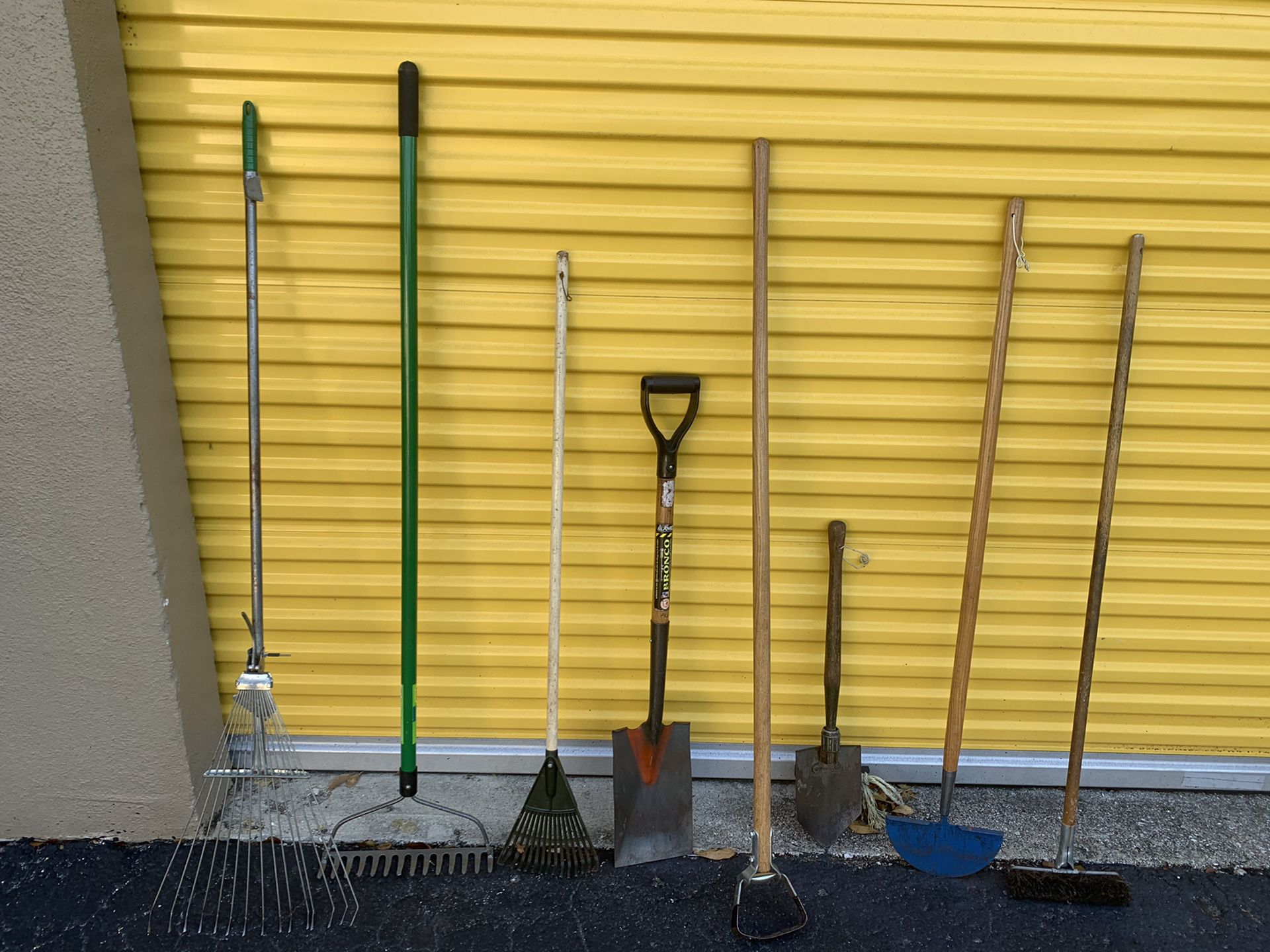 Shovels rakes and other gardening tools everything for $10