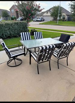 Outdoor Patio Dining Set – $75