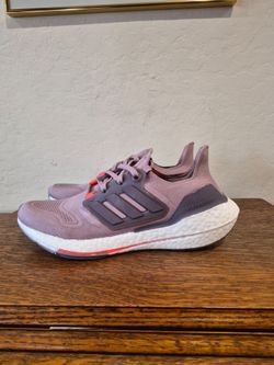 Adidas Ultraboost 22 Athletic Running Shoes 
Women's Size US 8