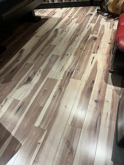 Hickory Laminate Floor 85 Sq Feet