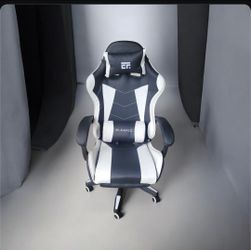 Adjustable Gaming chair with foot rest