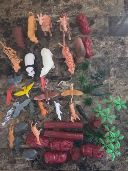 Assorted mini Safari figures