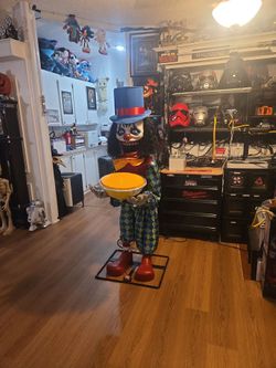 (New) Spirit of Halloween Animatronic clown that dillivers treats