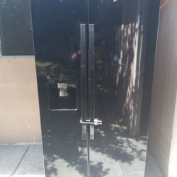 Refrigerator Like New. $150